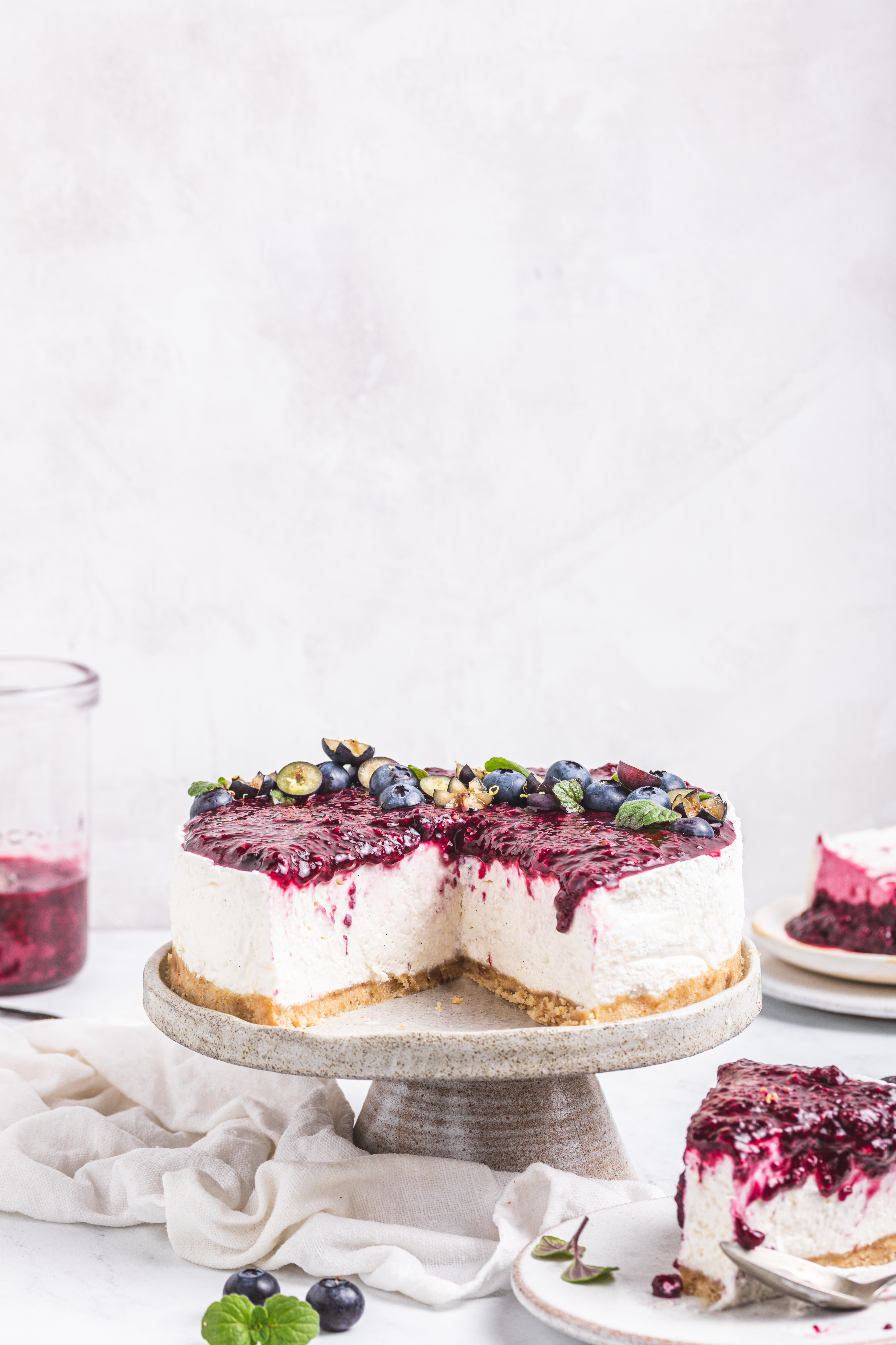 Tarta de queso con vainilla y frutos del bosque - Diet Doctor